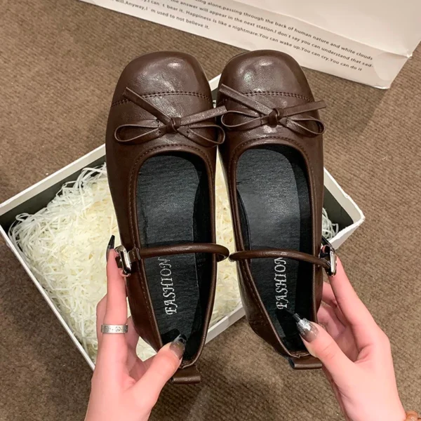 cn-11134207-7r98o-ly1omioxk0tf34.webp Round Toe Mary Jane Flats